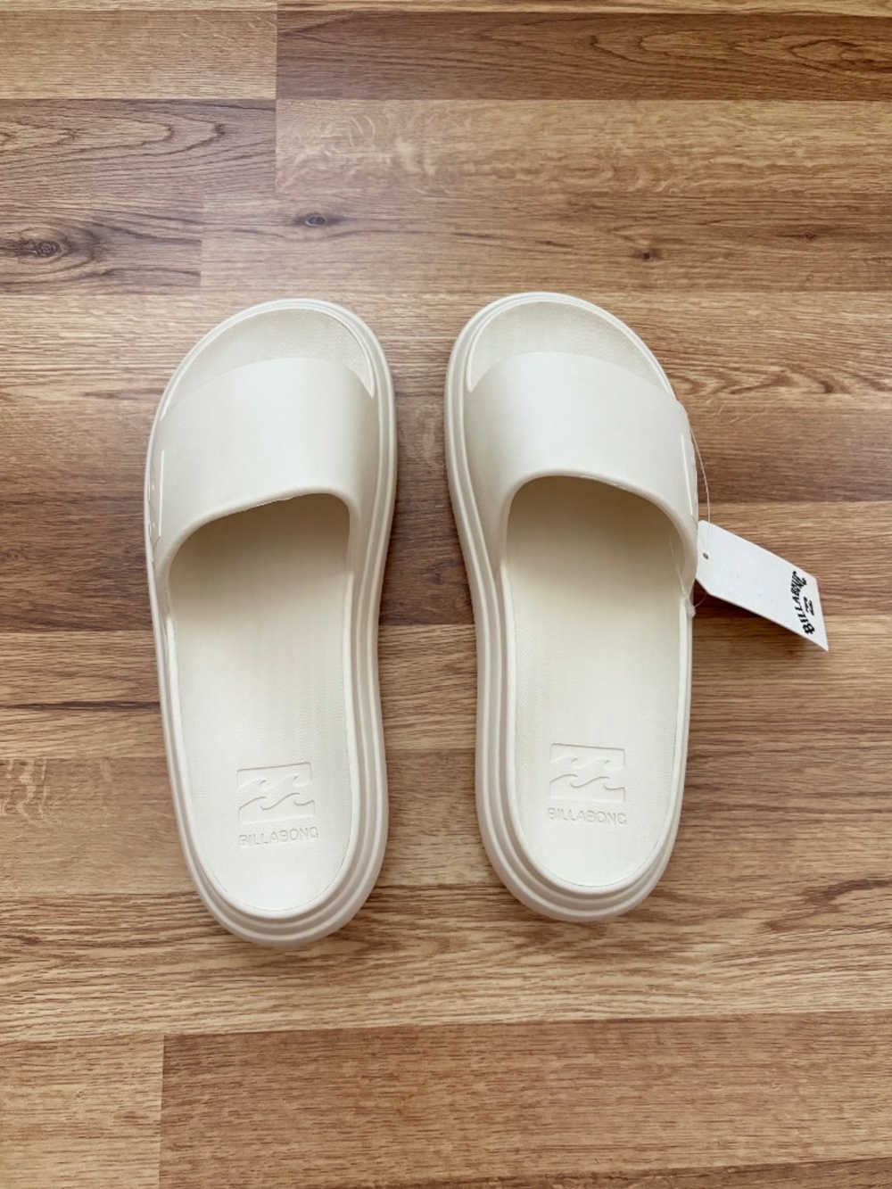 NWT Billabong Women’s Ivory Cloud Cushion Platform Slides Sandals